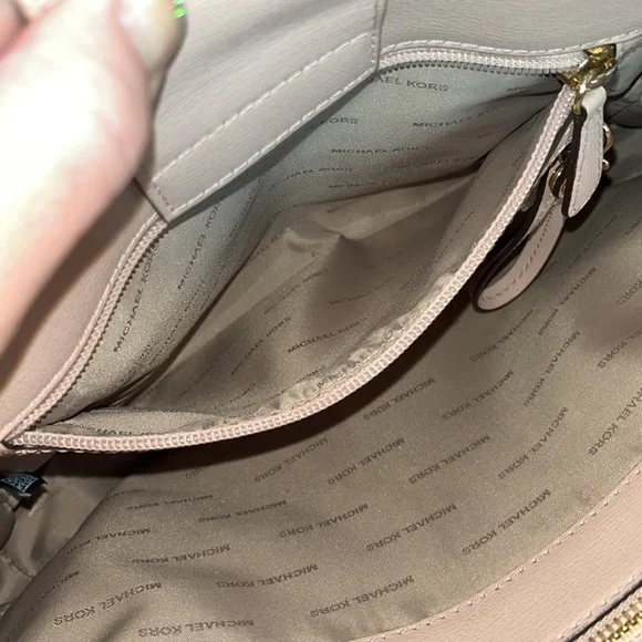 Well Loved MK Purse - Picture 9 of 14